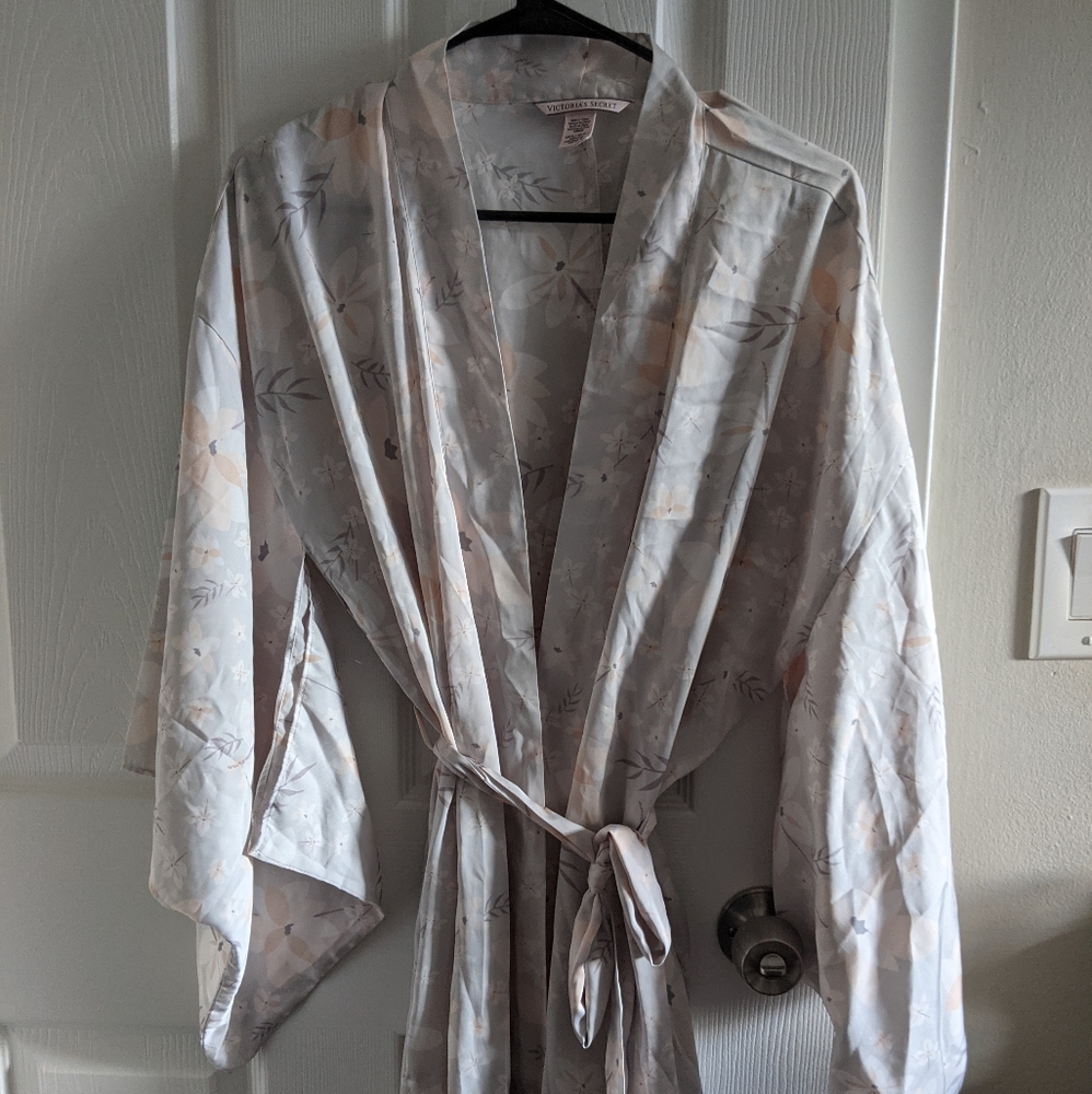 Victoria Secret short floral robe kimono